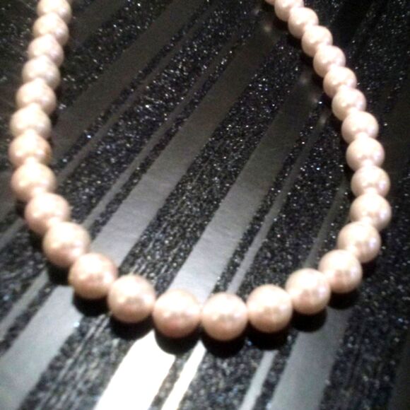 Pale Pink Faux Glass Pearl 20" Necklace With Gold Tone Toggle Clasp - Picture 4 of 6